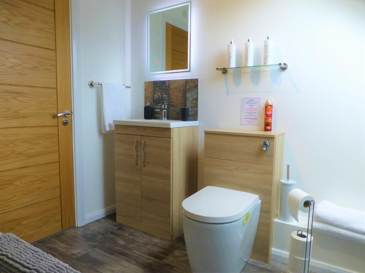 Gerycastell Luxury Holiday Apartment With Stunning Views & Ev Station Point Carmarthen Esterno foto