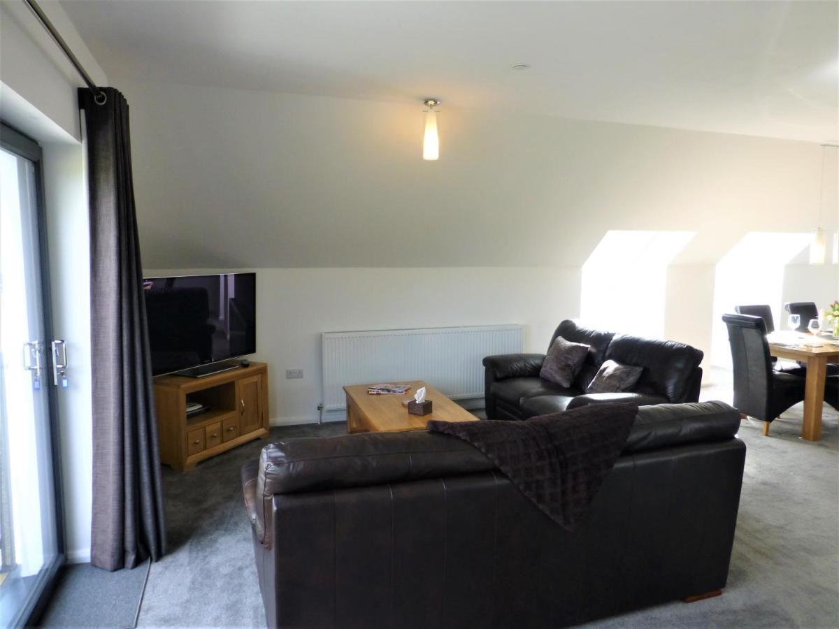 Gerycastell Luxury Holiday Apartment With Stunning Views & Ev Station Point Carmarthen Esterno foto