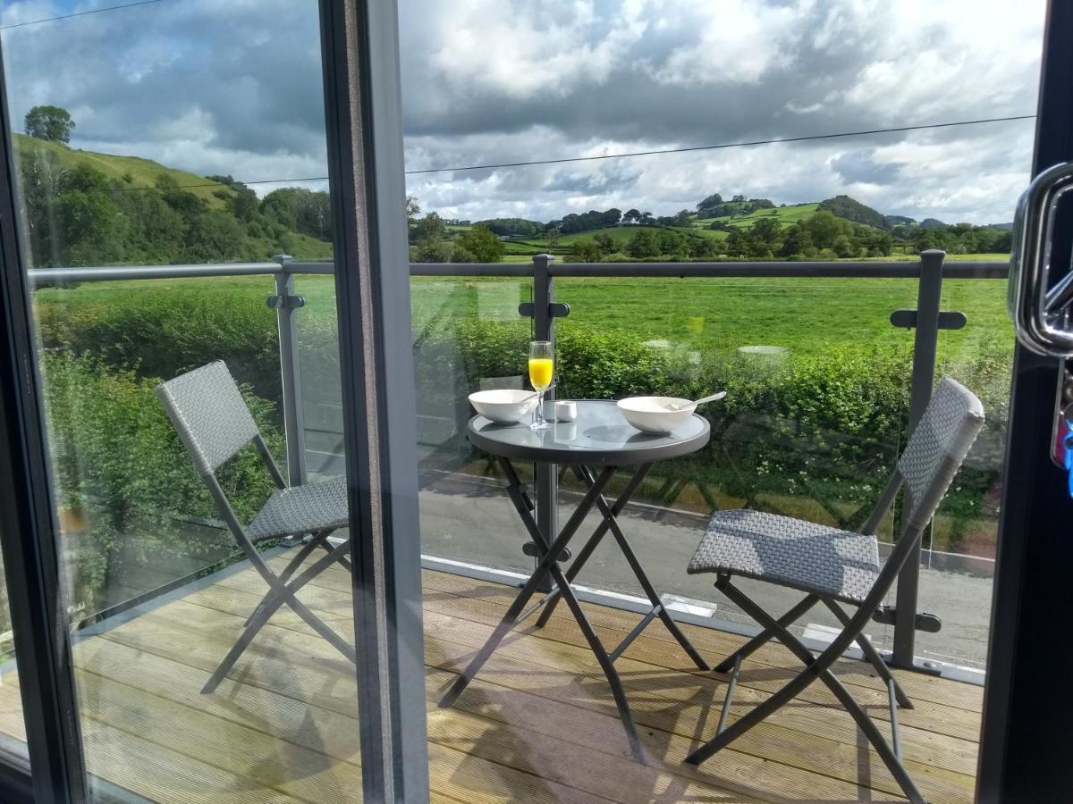 Gerycastell Luxury Holiday Apartment With Stunning Views & Ev Station Point Carmarthen Esterno foto